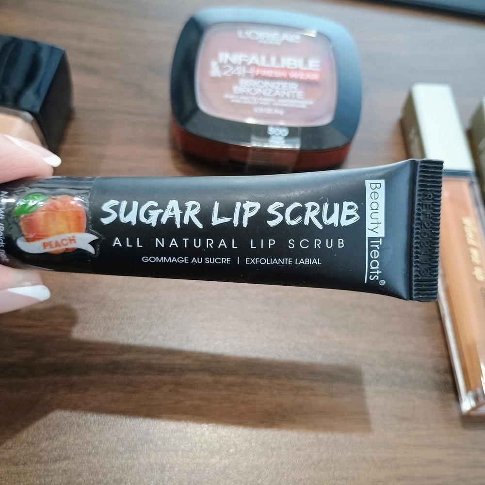 Bundle Of Makeup. 1 Foundation, One Bronzer, 1 Sugar Lip Scrub And 2 Concelors - Picture 5 of 6